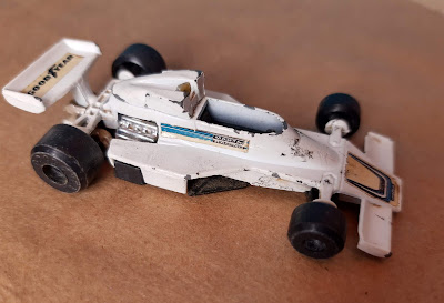 Anos 70? Miniatura de metal  Lintoy - Hong Kong , carro de F1 Mclaren M238  branco  - Martini racing -  8,5cm R$ 25,00