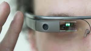 Aksi Konyol Ungkap Kelemahan Google Glass