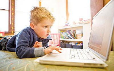 Computer-Education-For-Children - الكمبيوتر يعيق الأطفال عن خوض حياتهم بصورة طبيعية - child using computer