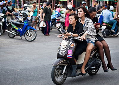 15 Aksi Cabe-Cabean Bonceng Tiga Di Motor Ini Bikin Greget Banget!