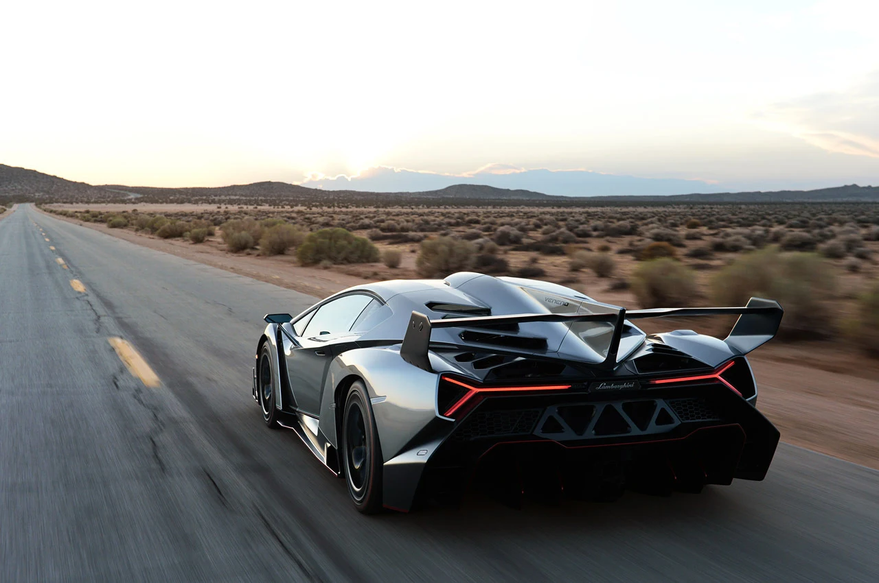 Siêu xe Lamborghini Veneno bán giá 8 triệu đô