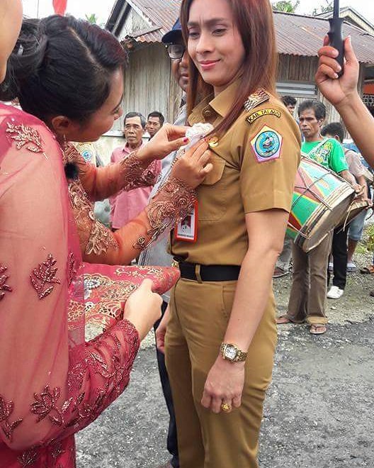 Foto2 Cantik dan Biodata Sri Wahyuni Maria Manalip Bupati Talaud Miangas