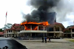 Kantor DPRD Indragiri Hulu Riau Terbakar