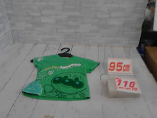 中古品　子供服　９５ｃｍ　グリーン　アンパンマンプリント　半袖Tシャツ　１１０円