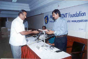 Mr K Rajendran, former Banker and Advisor of the Foundation presenting memento to Mr K N Arun, Panelist
