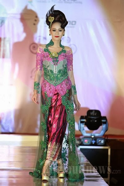 Kumpulan Foto Model  Baju  Kebaya Fashion  Show Trend Baju  