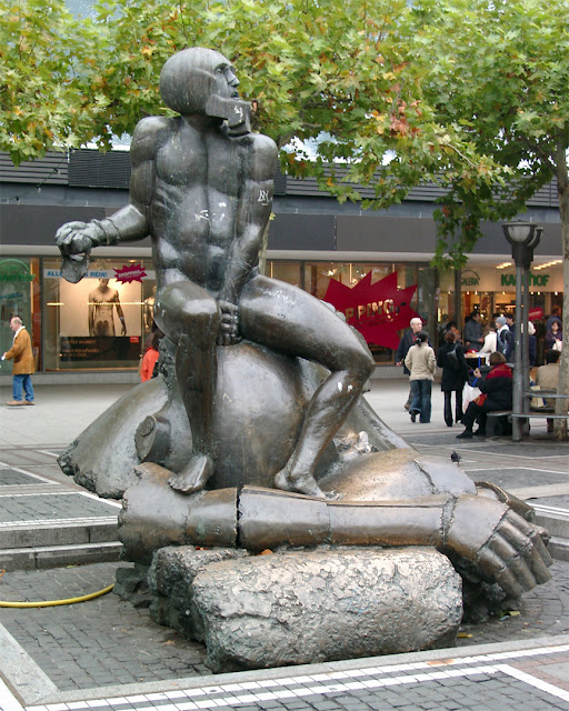 David and Goliath by Richard Hess, Zeil, Frankfurt am Main