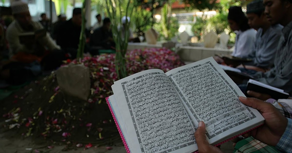 Hukum Membaca al-Qur'an Di Atas Kubur Ketika Ziarah 