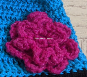 Sweet Nothings Crochet free crochet pattern blog, free crochet pattern for a chemo cap, photo of the flower applique,