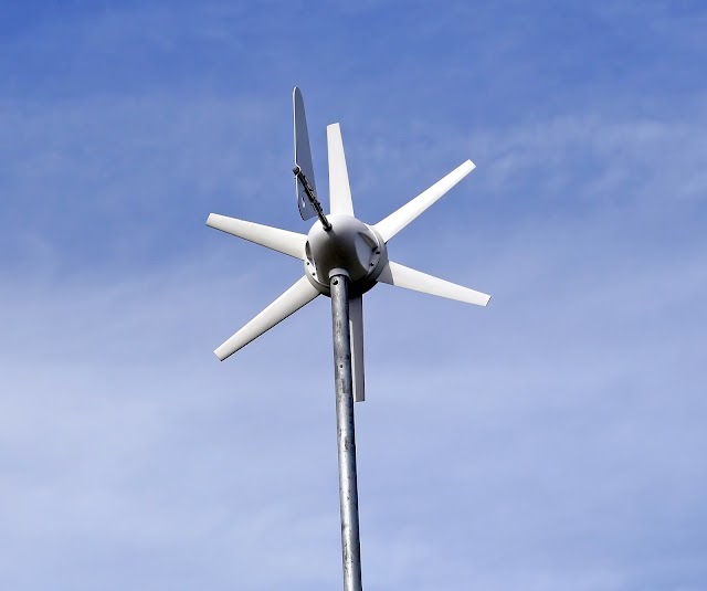 Wind Turbine Lights to Protect Birds | Wind Turbine Lights Is The Best Way To Protect Birds
