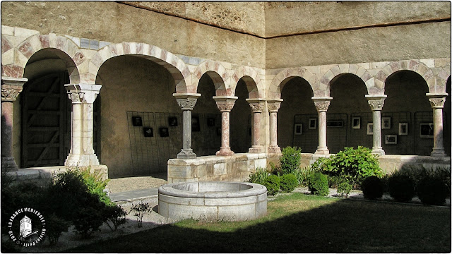 SAINT-GENIS-DES-FONTAINES (66) - Cloître roman de l'ancienne abbatiale