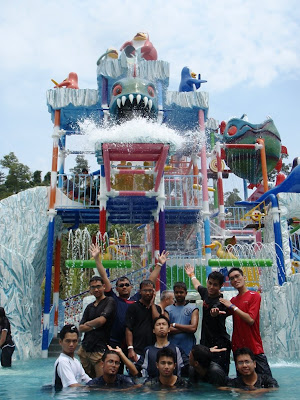Qarnikuri: Bukit Gambang Water Park