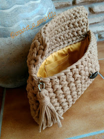 bolso de trapillo a crochet hecho a mano