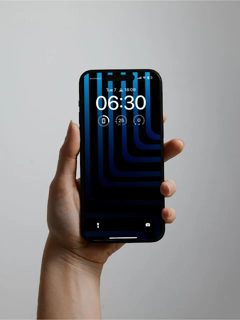 AMOLED Blue Stripes Wallpaper for a Dark Theme on iOS and Android