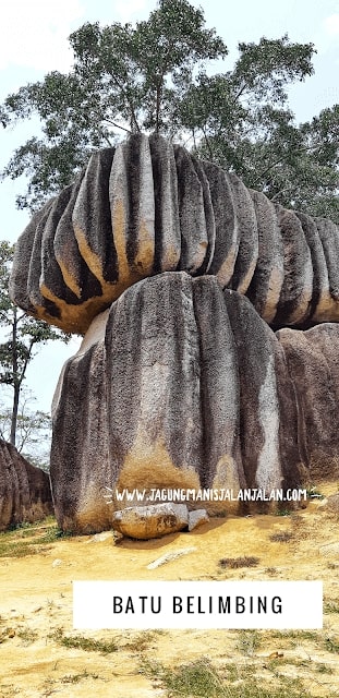 batu belimbing raksasa yang bertumpuk