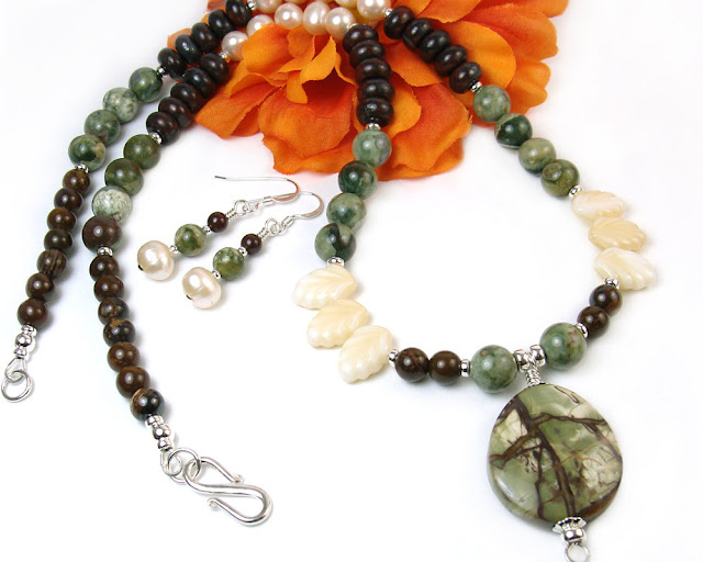 https://www.etsy.com/prettygonzo/listing/475148666/earthy-boho-statement-necklace-earrings?ref=shop_home_active_22