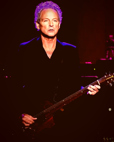 Fleetwood Mac boots Lindsey Buckingham before going on tour