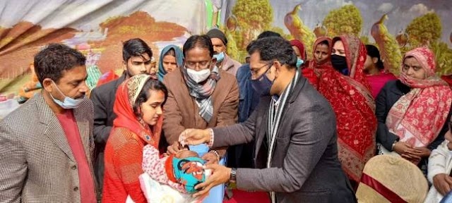 डीएम ने बच्चों को दवा पिलाकर की पल्स पोलियो अभियान की शुरुआत