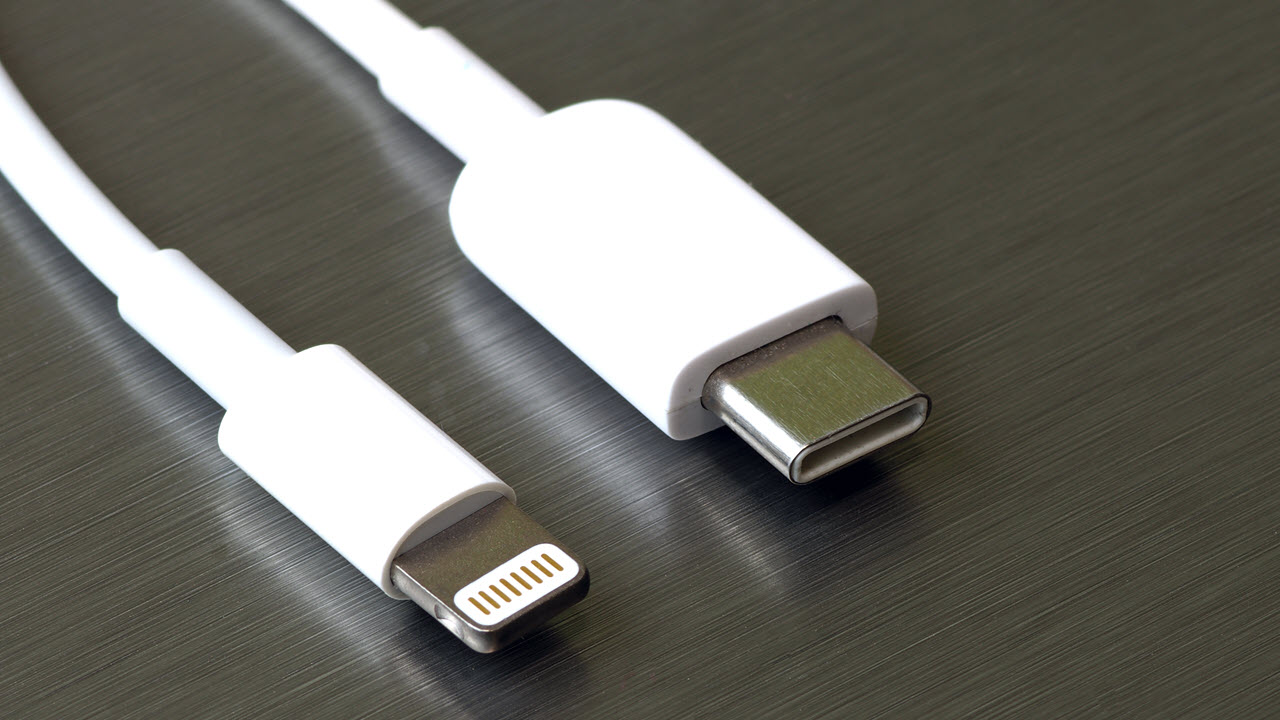 Apple ستعمل على استبدال منفذ Lightning بـ USB-C