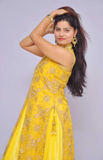 Nandini Kapoor latest spicy armpits pics