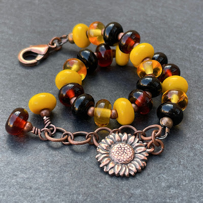 Handmade lampwork glass bead bracelet by Laura Sparling