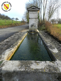 CREPEY (54) - Guéoir (XVIIIe siècle) et fontaine-abreuvoir (XIXe siècle)
