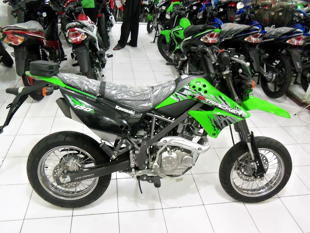 Perbedaan Dan Persamaan KLX 150S Dan D Tracker 150S