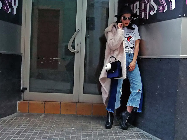 fashion, moda, look, outfit, blog, blogger, walking, penny, lane, streetstyle, style, estilo, trendy, rock, boho, chic, cool, casual, ropa, cloth, garment, inspiration, fashionblogger, art, photo, photograph, Avilés, asturias, zara, jeans, Florida, coat, ripped, worn