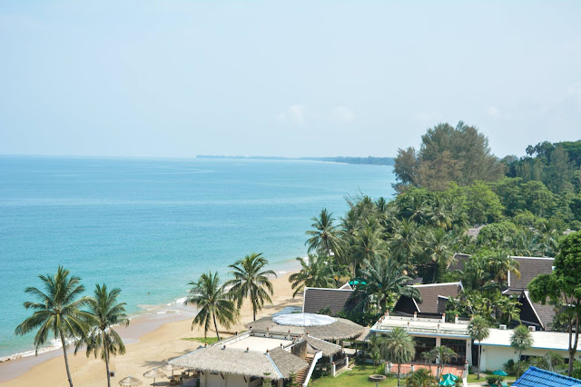 เป็นสถานที่ท่องเที่ยวที่มีธรรมชาติที่สวยงาม ชายหาด ป่าชายหาด ป่าชายเลน และน้ำตก มีที่เที่ยวหลัก คือ น้ำตกโตนช่องฟ้า หาดเขาหลัก หาดเล็ก  จุดชมวิว เป็นที่เที่ยวที่เงียบสงบ ร่มรืน เหมาะกับเเคปปิ้ง