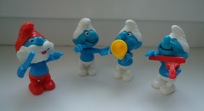 4 Kinder Smurf Figures