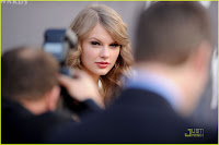 ACM Awards 2011 Red Carpet :Taylor Swift