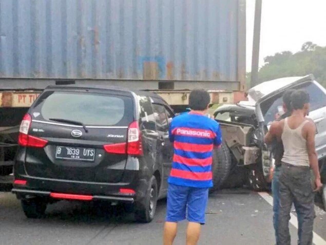 Beraking News: Tabrakan Beruntun 5 Kendaraan Di Tol 