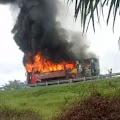 Bus Makmur Terbakar di Jalan Tol Sergai