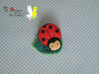 broche-fieltro-felt-feltro-mariquita-elbosquedelulu-hechoamanoparti-regalo-personalizado