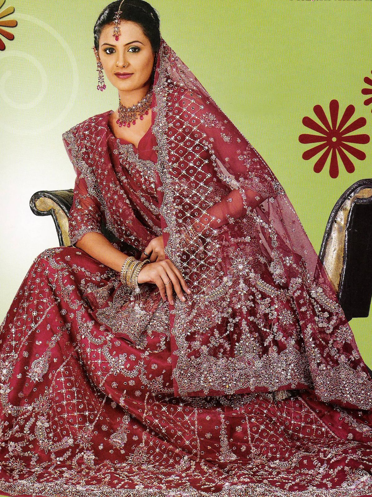Indian Bridal Dresses  MEHNDI-DISIGNS