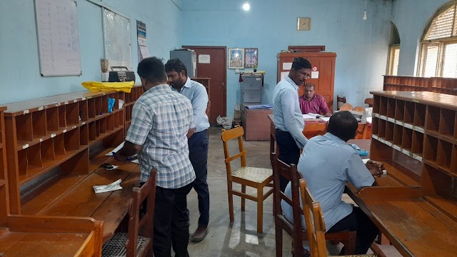 ஜனாதிபதி  தேர்தல் வாக்காளர்களுக்கான வாக்கு அட்டைகள் வினியோகிக்கும் நடவடிக்கை அஞ்சல் திணைக்களத்தினால் மட்டக்களப்பு மாவட்டத்தில்  முன்னெடுக்கப்பட்டு வருகிறது