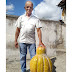 Agricultor colhe abóbora gigante pesando mais de 30 Kg