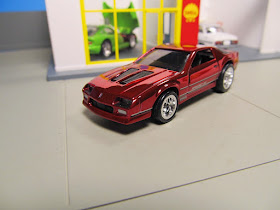 red line club Camaro IROC hot wheels