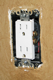 Decora Outlet Showing Insulation Gap