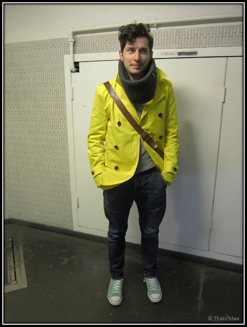 Trench Zara jaune, Converse turquoise, pull TOPMAN, Gilles Trend Union, trend tablet