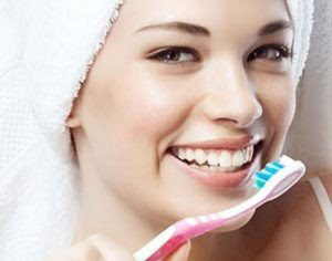 Làm sạch răng Implant đúng cách