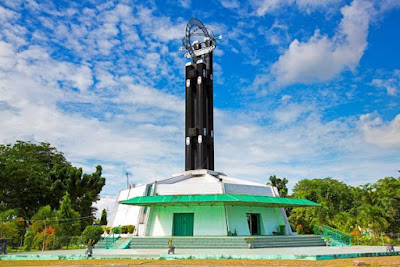 Tugu Khatulistiwa pontianak