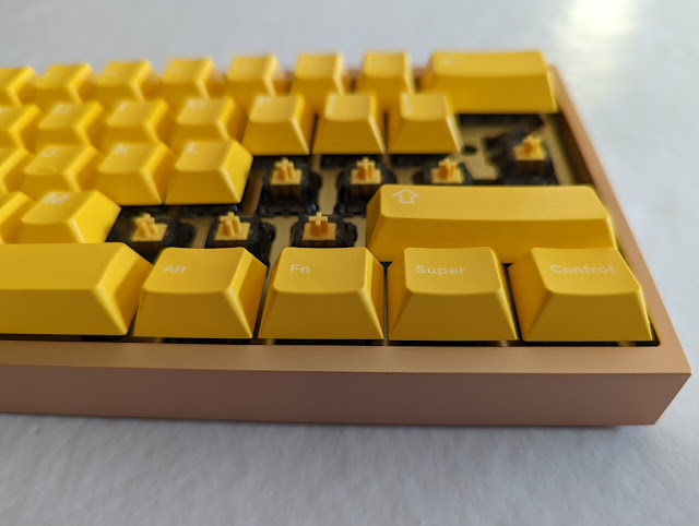 GMK Honey - montar teclado custom dorado 60%