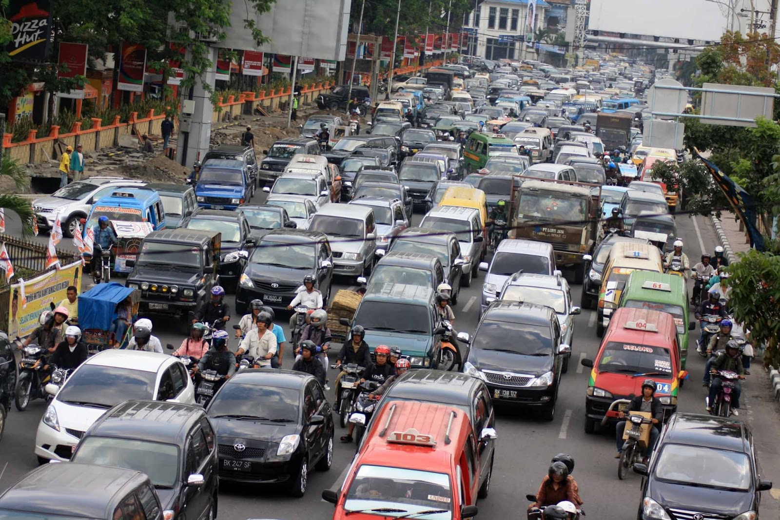 OTOMOTIF - OPINI : MOTOR PENYEBAB KEMACETAN DI INDONESIA 