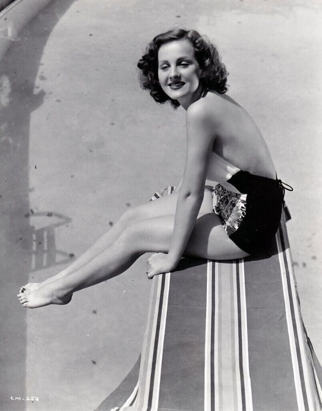Noel Neill Hot