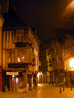 Francia. France. French. Bretaña. Bretagne. Breizh. Costas de Armor. Côtes-d'Armor. Aodoù an Arvor. Ille et Vilaine. Ill-ha-Gwilen. Dinan. Entramado de madera