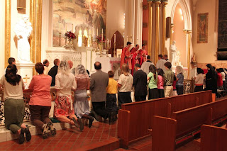 Lining up to venerate one of the Relics of the True Cross.