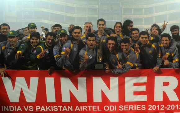 pakistan team celebrating after gating ODI's series win against india 2013