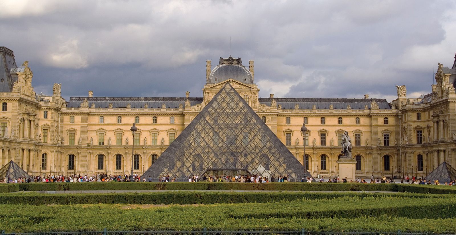 Louvre Museum pyramid Paris Pei IM