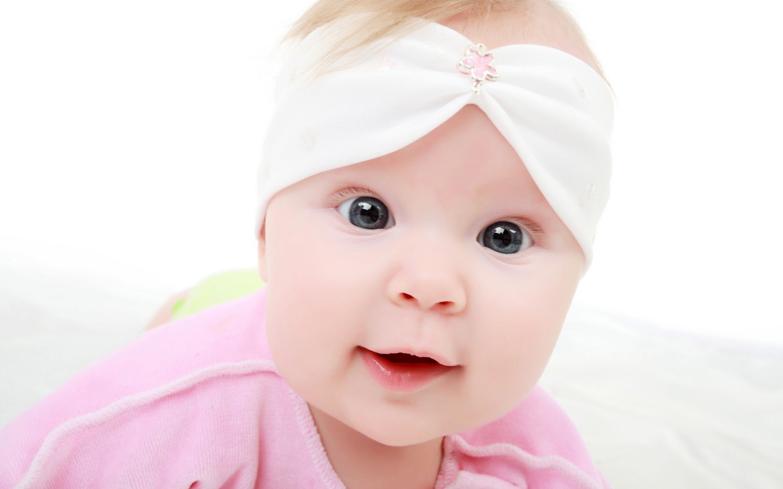 Cute And Sweet Baby Pictures ~ Wallpaper Guides  By Ashok Kumar